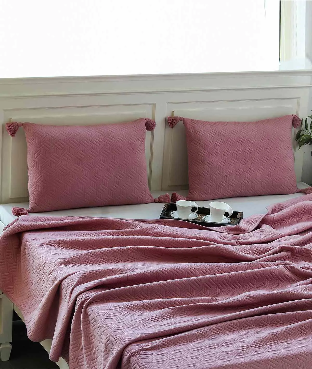 3D Cubic Musk Rose 100% Cotton Knitted King Size Bed Cover with 2 Pillow Cover (Set of 3)