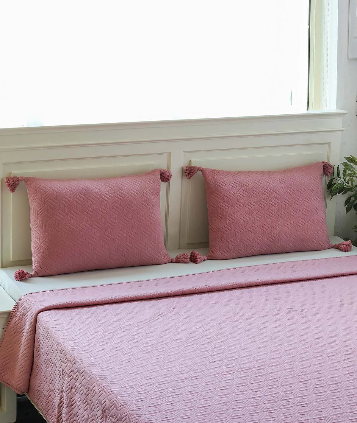 3D Cubic Musk Rose 100% Cotton Knitted King Size Bed Cover with 2 Pillow Cover (Set of 3)