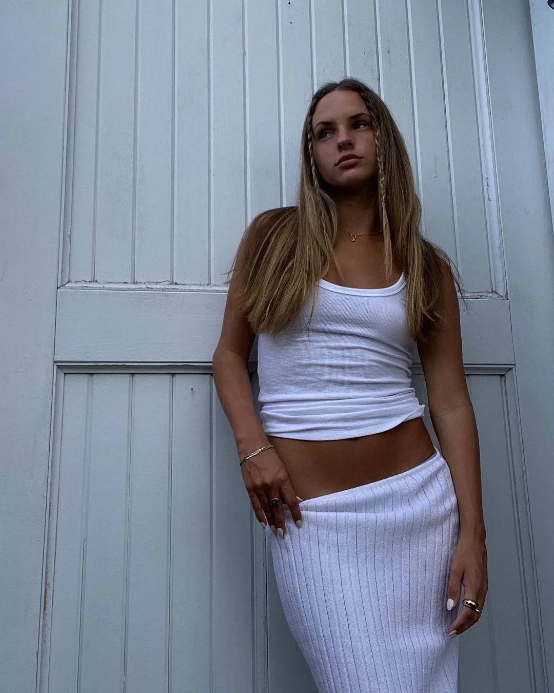 Low waisted knit summer skirt